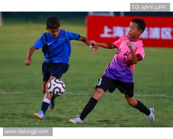 上海足球队中路突破战术解析与实践探讨